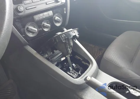 2015 Volkswagen Jetta 2.0L Tdi S z USA, uszkodzony, nr VIN 3VWLA7AJ1FM329285